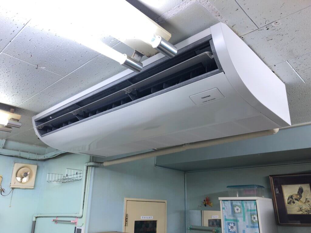 東芝 業務用エアコン 新宿区 麻雀倶楽部 交換工事旧室外機の移動 Line現地調査で解決 業務用エアコンのエアコン総本店