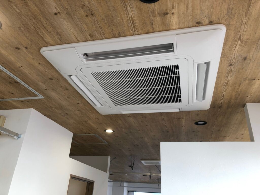 船橋市 新規オフィスエアコン<br>新設工事は各業者との調整も重要です  