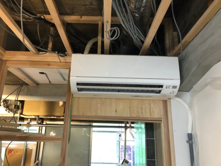江東区 雑貨店エアコン新設工事<br>業務用の壁掛型エアコンは。使って