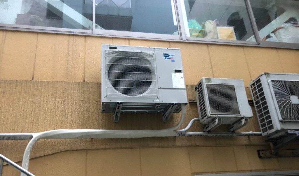 業務用エアコンの工事費はどれくらい？高くなるケースと併せてご紹介 