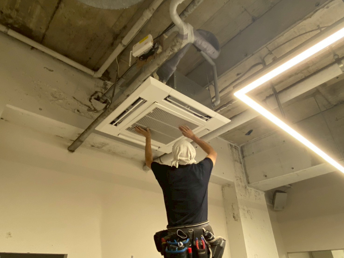 東京都】 三菱電機 天カセ4方向の施行事例 | エアコン総本店