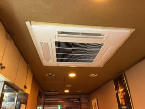 【東京都渋谷区代々木】ダイキン FDTV1126H6SA 飲食店の天井カセット形4方向ツインエアコン更新工事｜ の施工事例